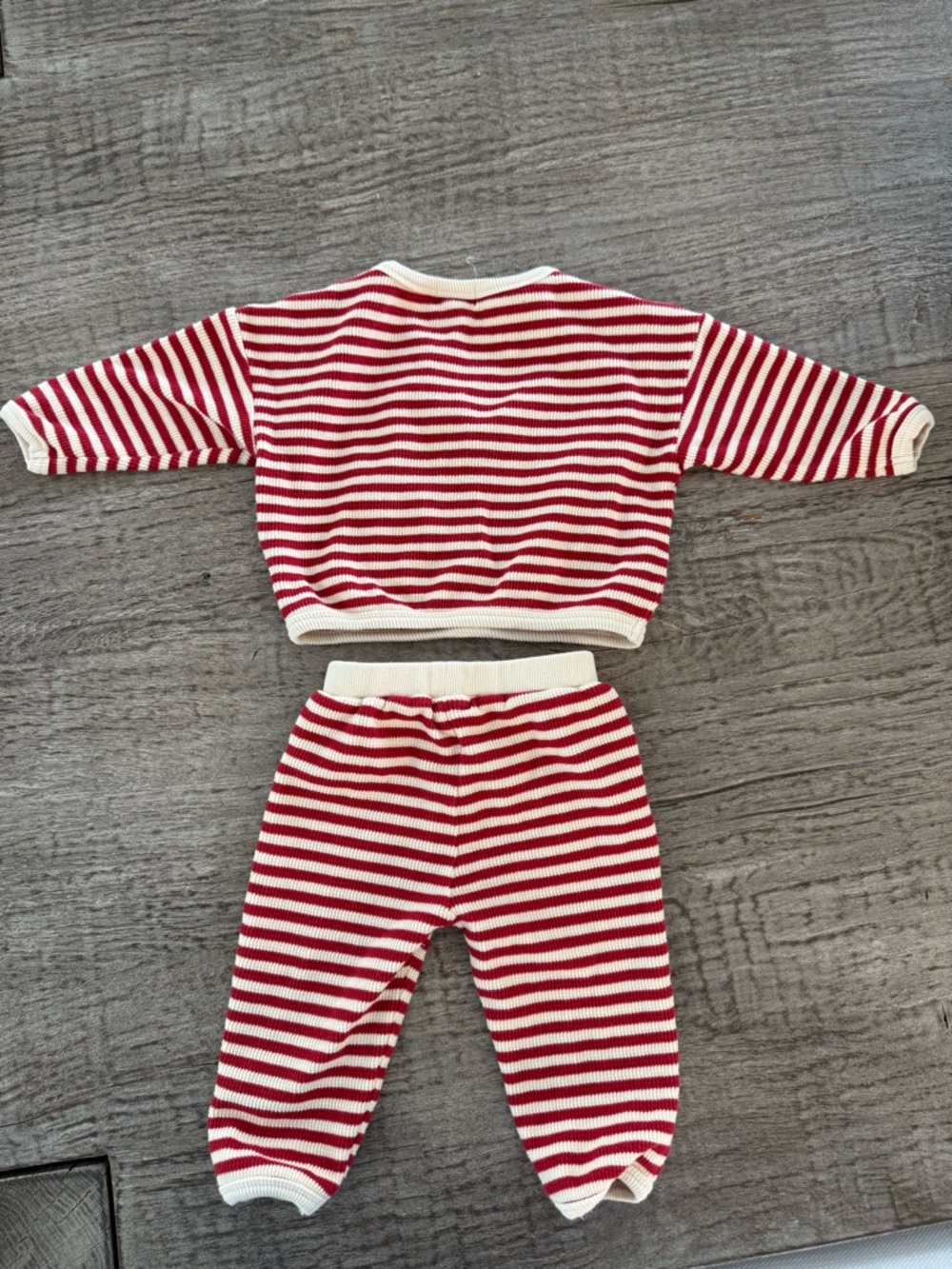 Atlas Gray waffle set. Unisex size 9-12 months. Pomegranate stripe. Worn once